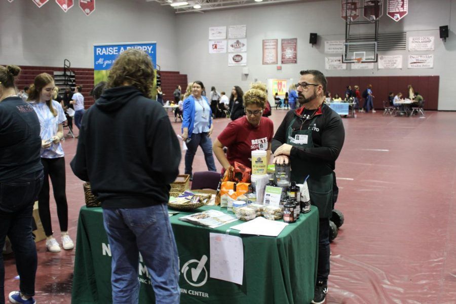 Students browsing the tables at the health fair. 