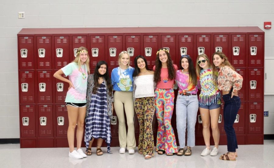 Current Seniors dress like hipsters from the 60s.