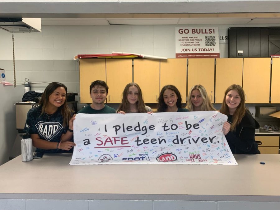 SADD+club+officers+gave+out+teen+safe+driver+shirts+when+students+signed+the+pledge+banner.