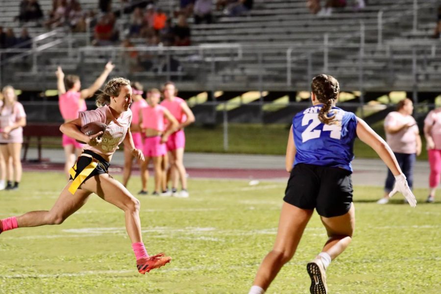 Senior Kylee Ehman running in for the touchdown during the Powderpuff game.