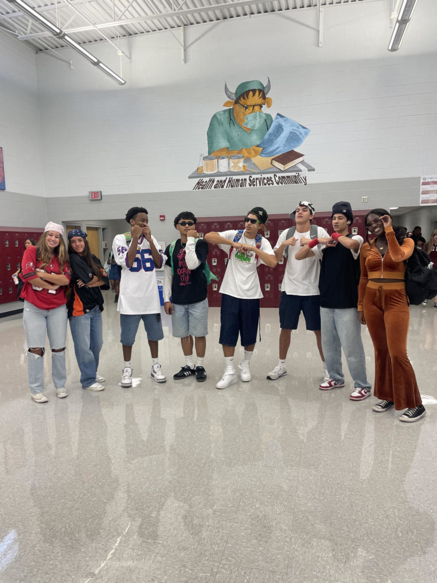 Wiregrass+students+show+off+their+favorite+decades+through+fashion+for+Throwback+Thursday